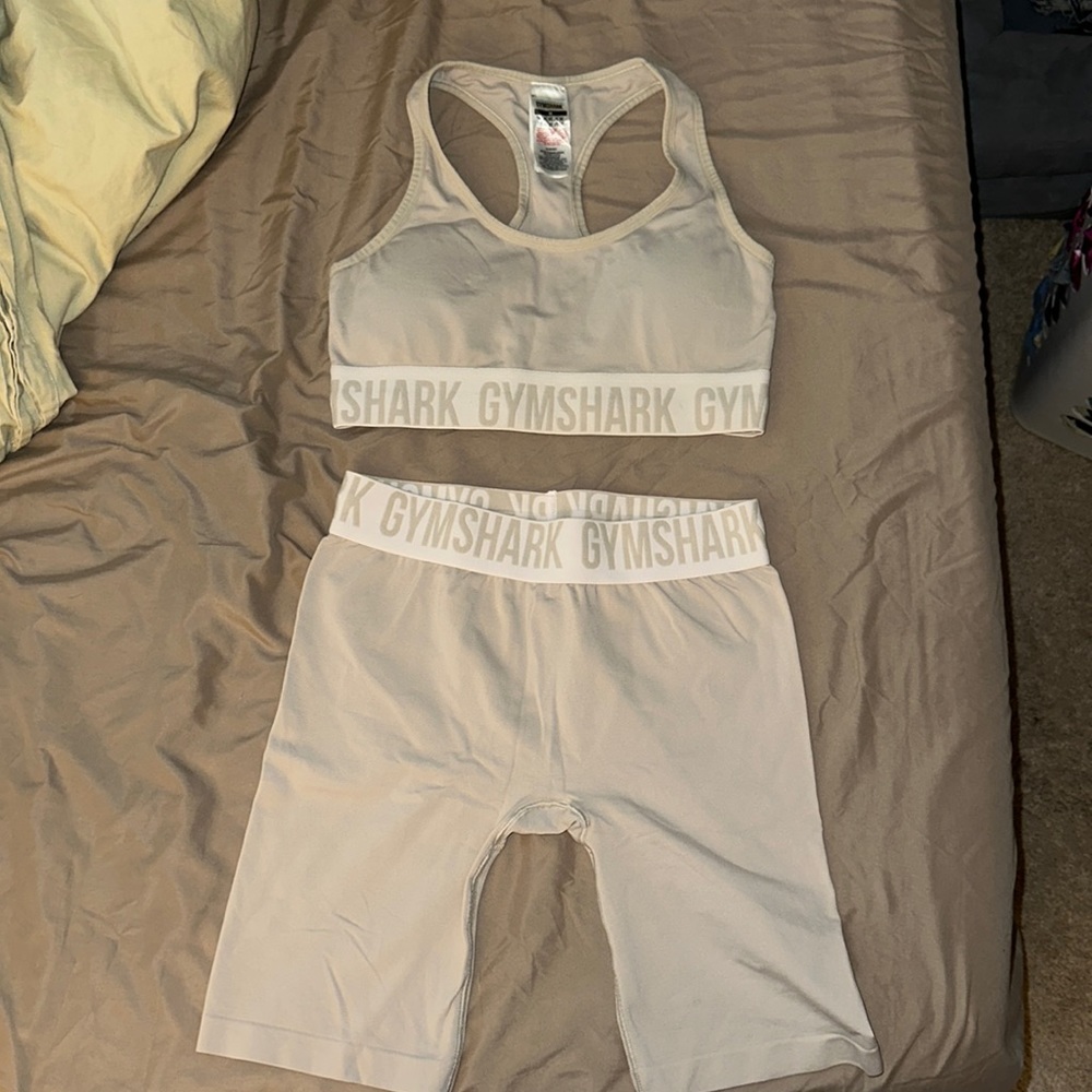 Gym shark biker shorts and bra
